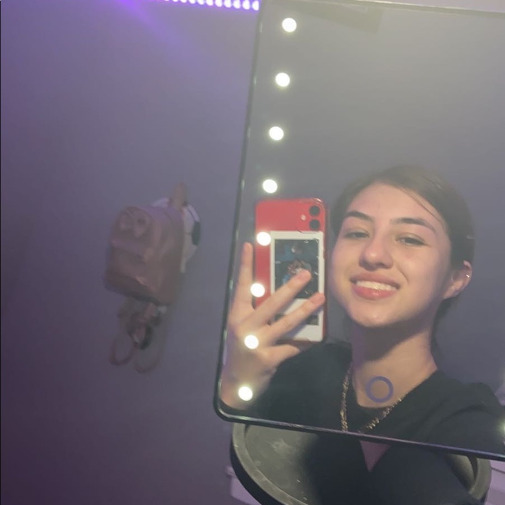 Meet your Posher, Julissa
